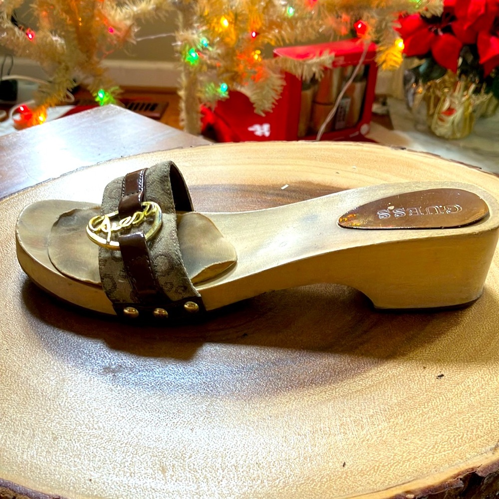 GUESS girls sandal slides size 2.5